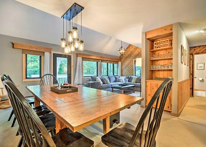 Family-Friendly Stratton Gem Close To Slopes!